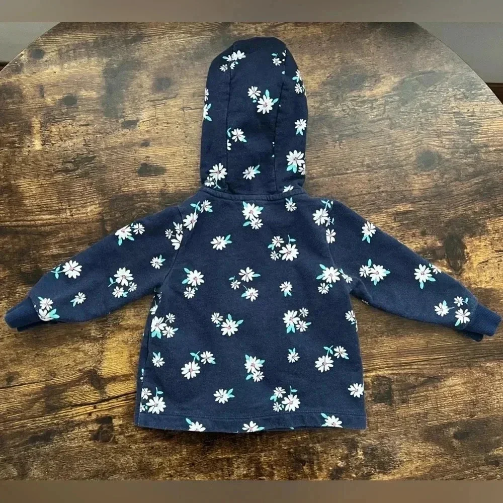 Carter’s | infant girls hoodie. Size: 9M